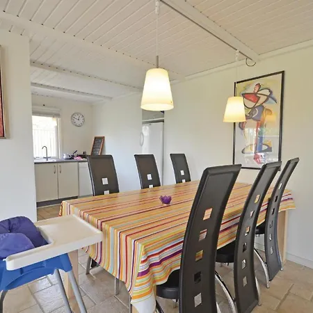 Two-bedroom With A Fireplace In Struer 別荘